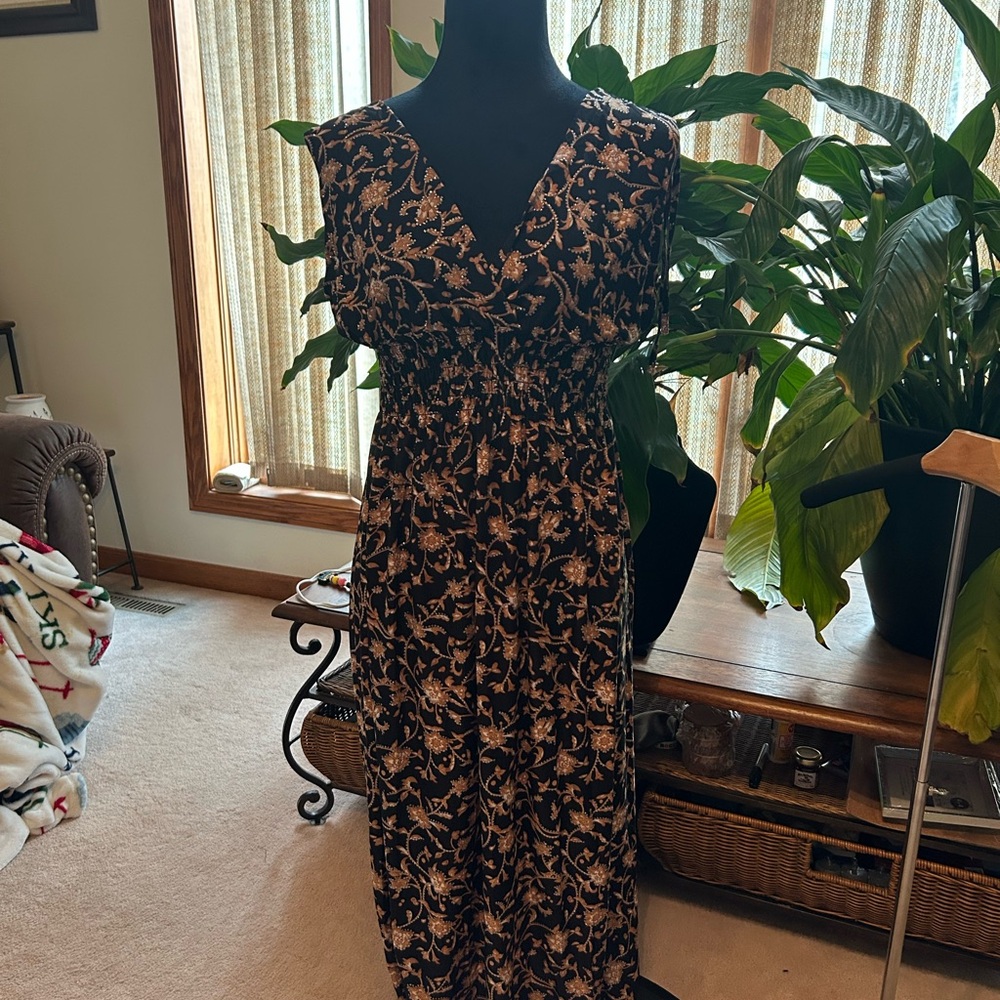 Elegant Black and Cream Floral Dress